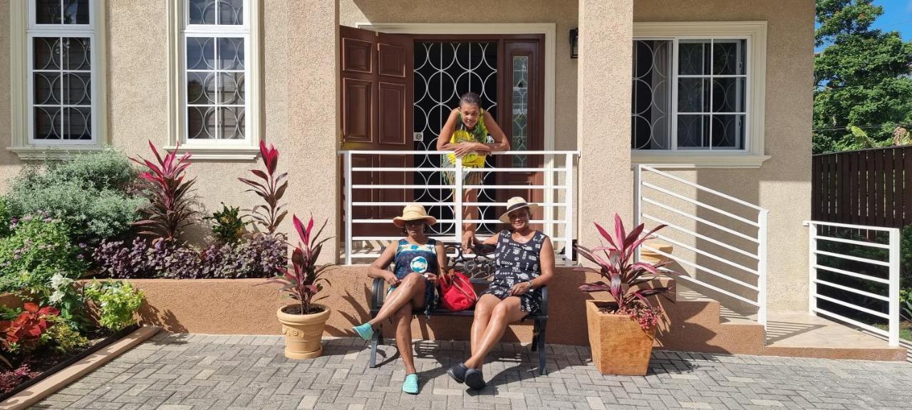 Komfort Getaway Villa At Countrymist Ocho Rios Buitenkant foto
