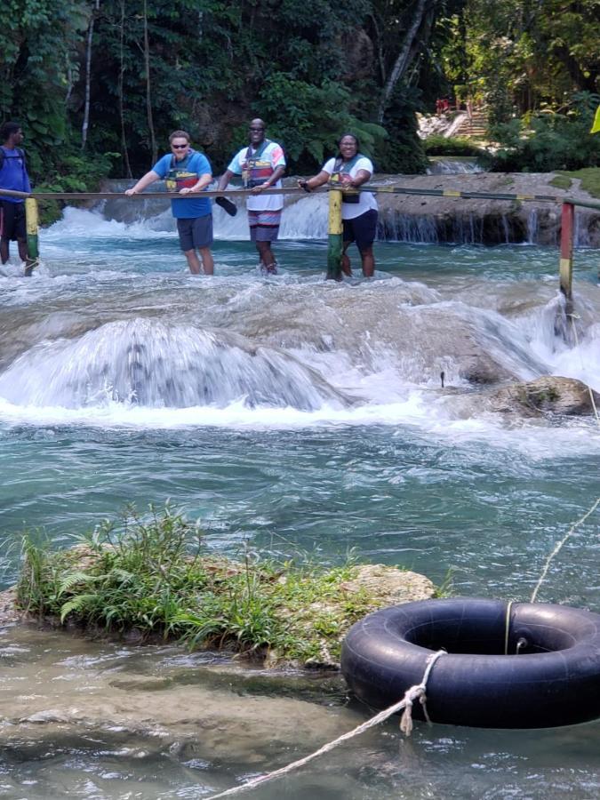 Komfort Getaway Villa Ocho Rios Buitenkant foto